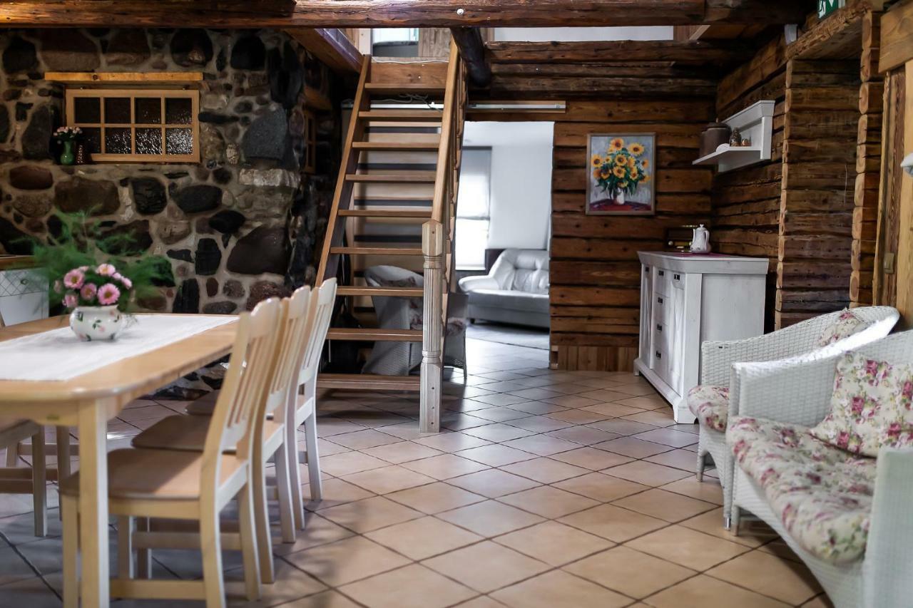 Erlendi Kodumajutus Villa Pärnu Exteriör bild